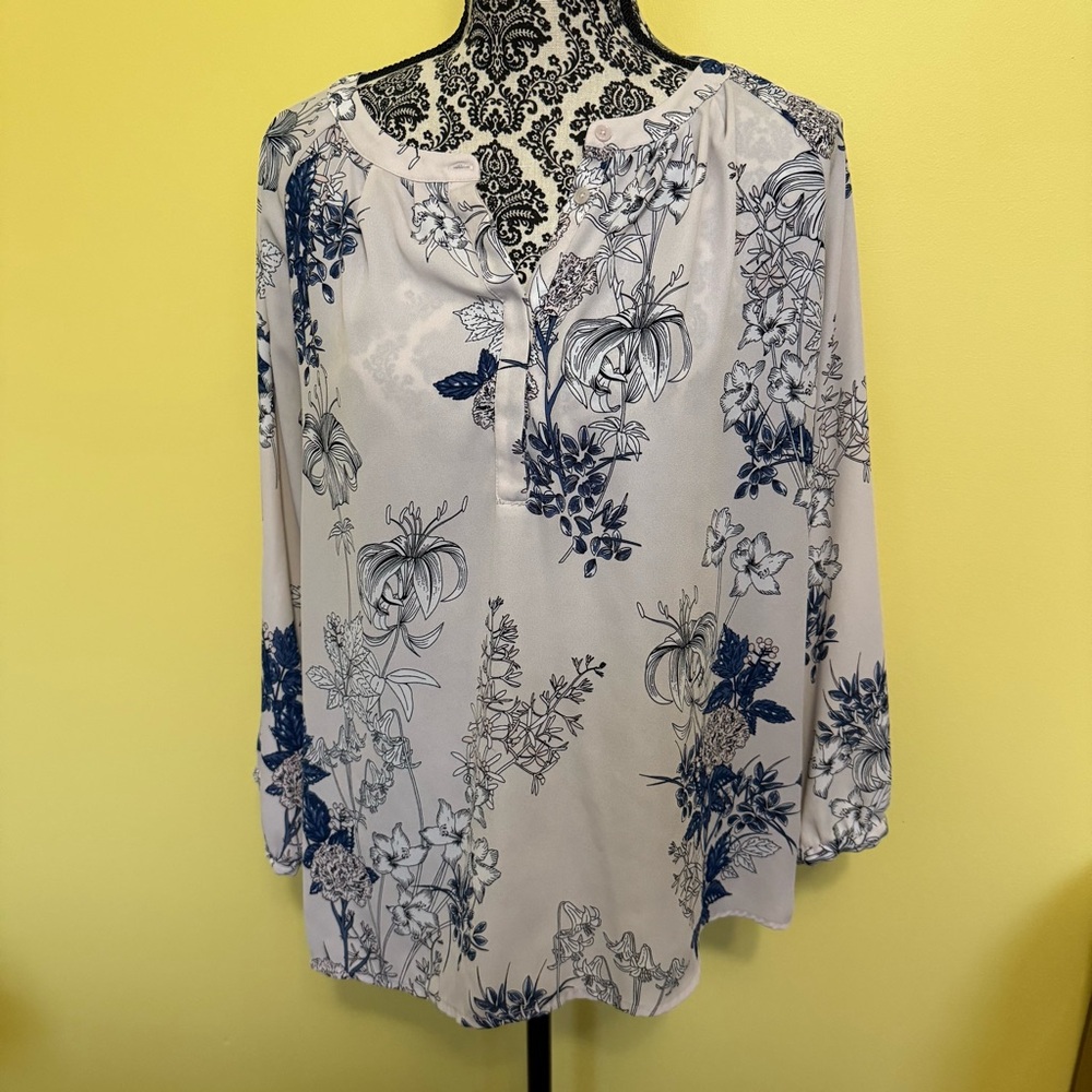 Banana Republic ¾ sleeve floral shirt